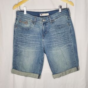 ♧♧ Levis Classic Bermuda Length Shorts Size 6